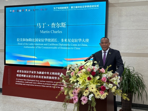 �°�ޱ��ϯ��Ϊ�˹�ͬ�����죺������������ѧ����������ʽ