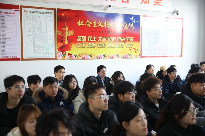 1773990270299073.jpg 胡洋校长听课-开学第一课配图.jpg