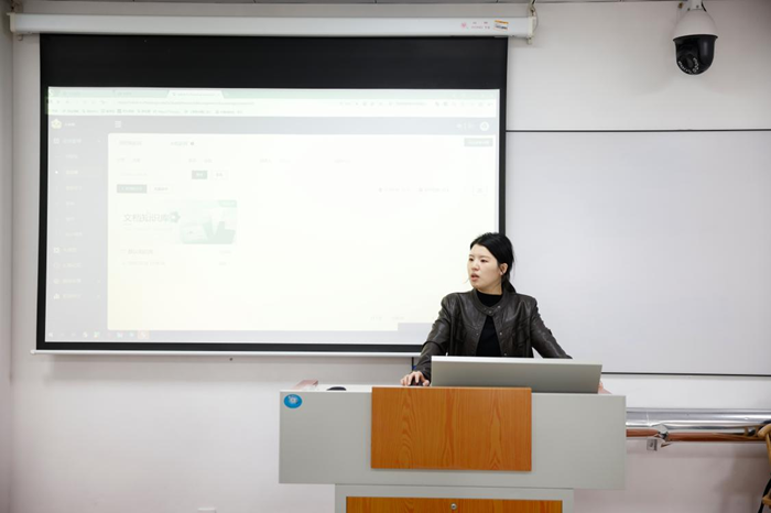 ��У�ٰ조AI���߸����ǻۿγ̽��衱ר�⹤����  ������ʦ���ֻ���ѧ��������