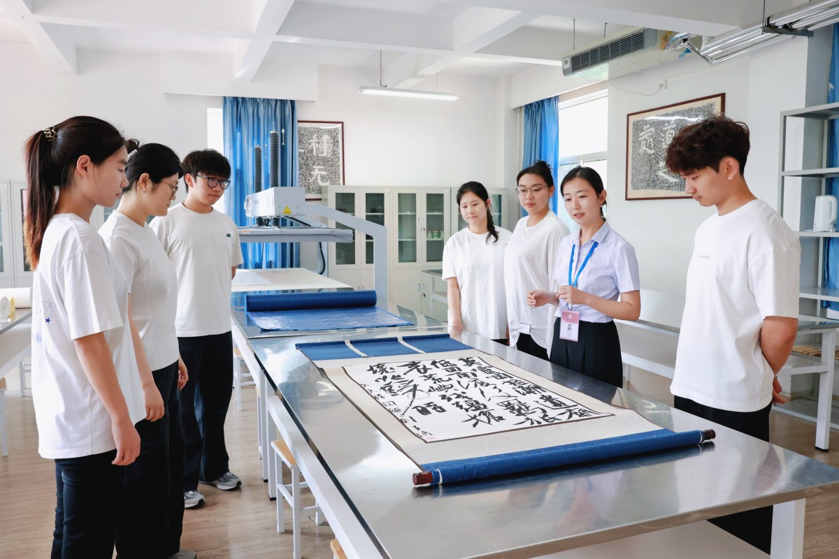 1780902296307366.jpg 4.书画装裱实训室.JPG