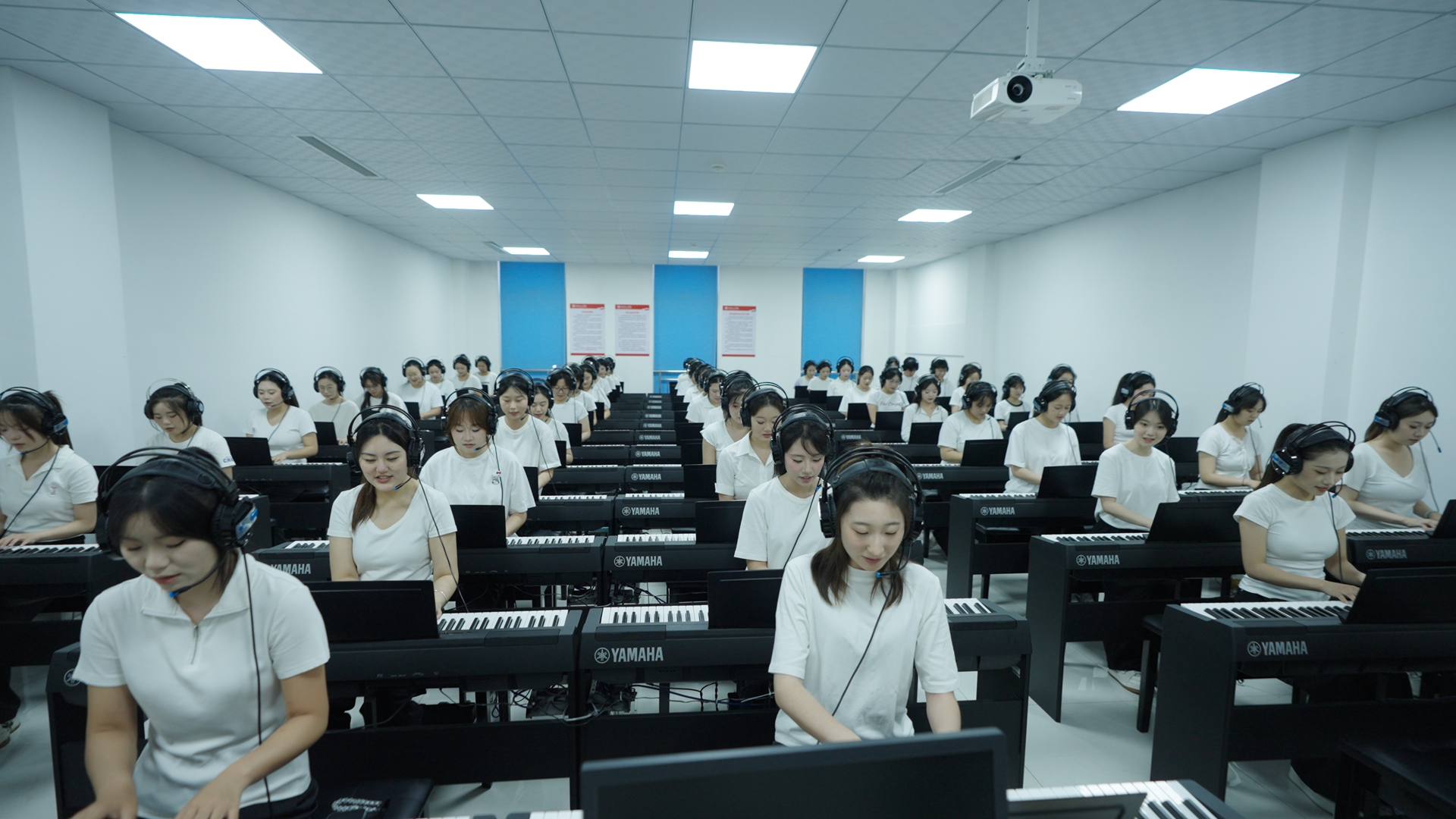 1780902963663807.jpg 电子钢琴房.jpg