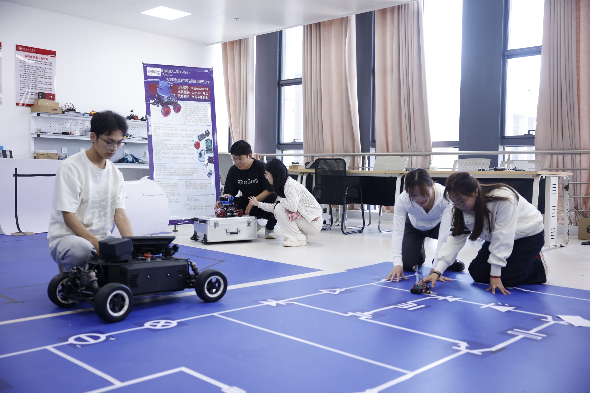 1780983760291322.jpg 智能车开放创新实验室.jpg
