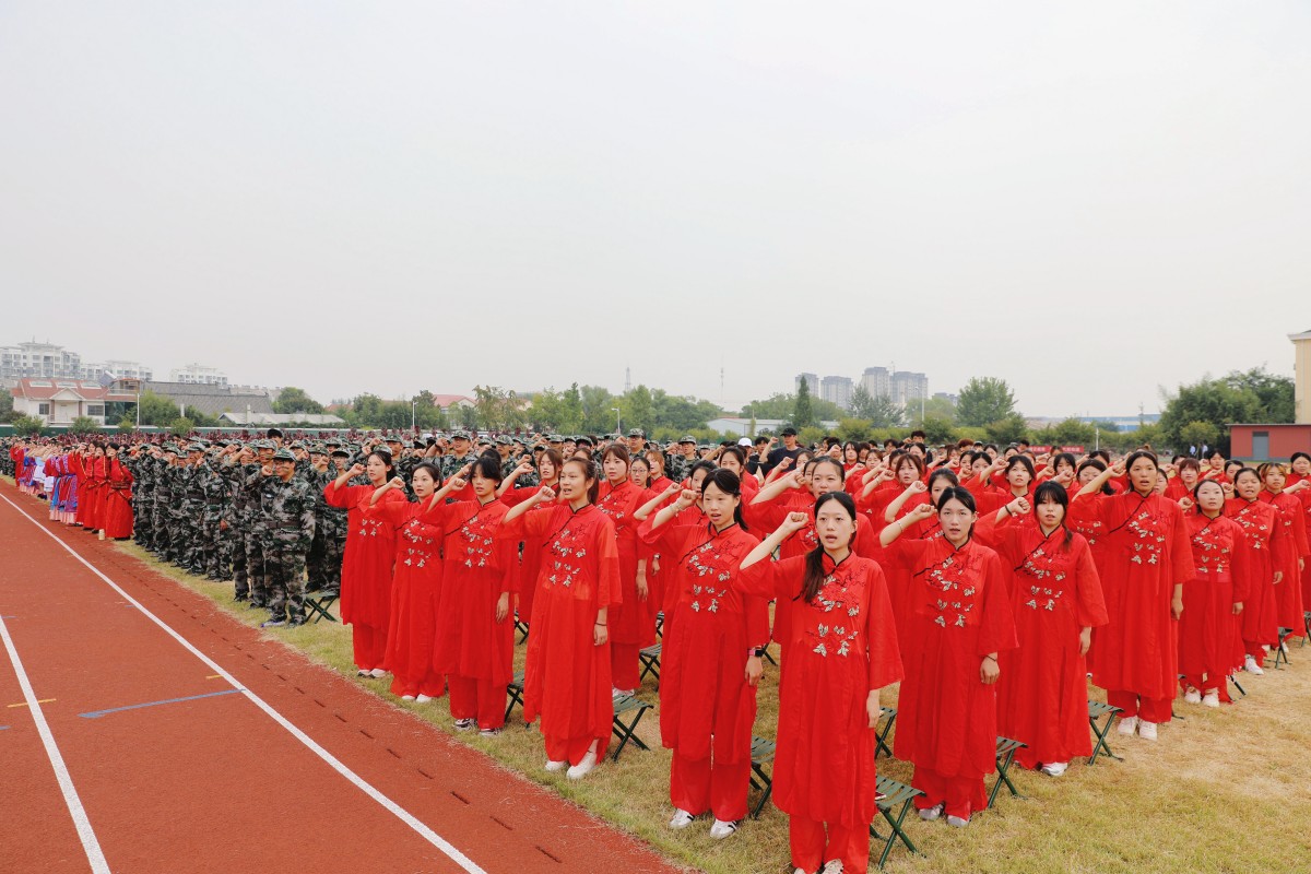 1789979569885069.jpg 6.2学生宣誓仪式.JPG